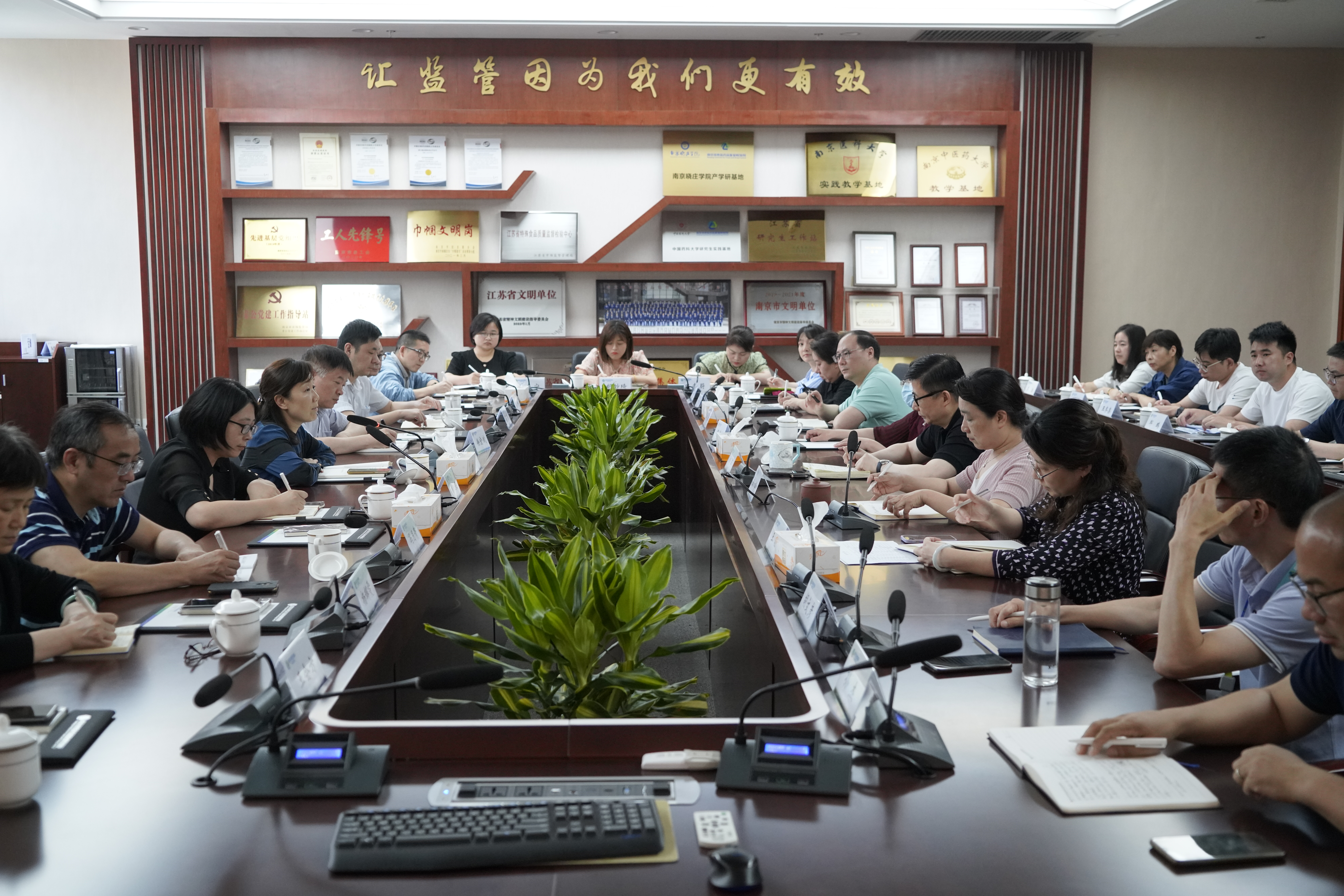 财务科——市局组织部分事业单位到市食药检院开展内控建设调研（6.25）.JPG