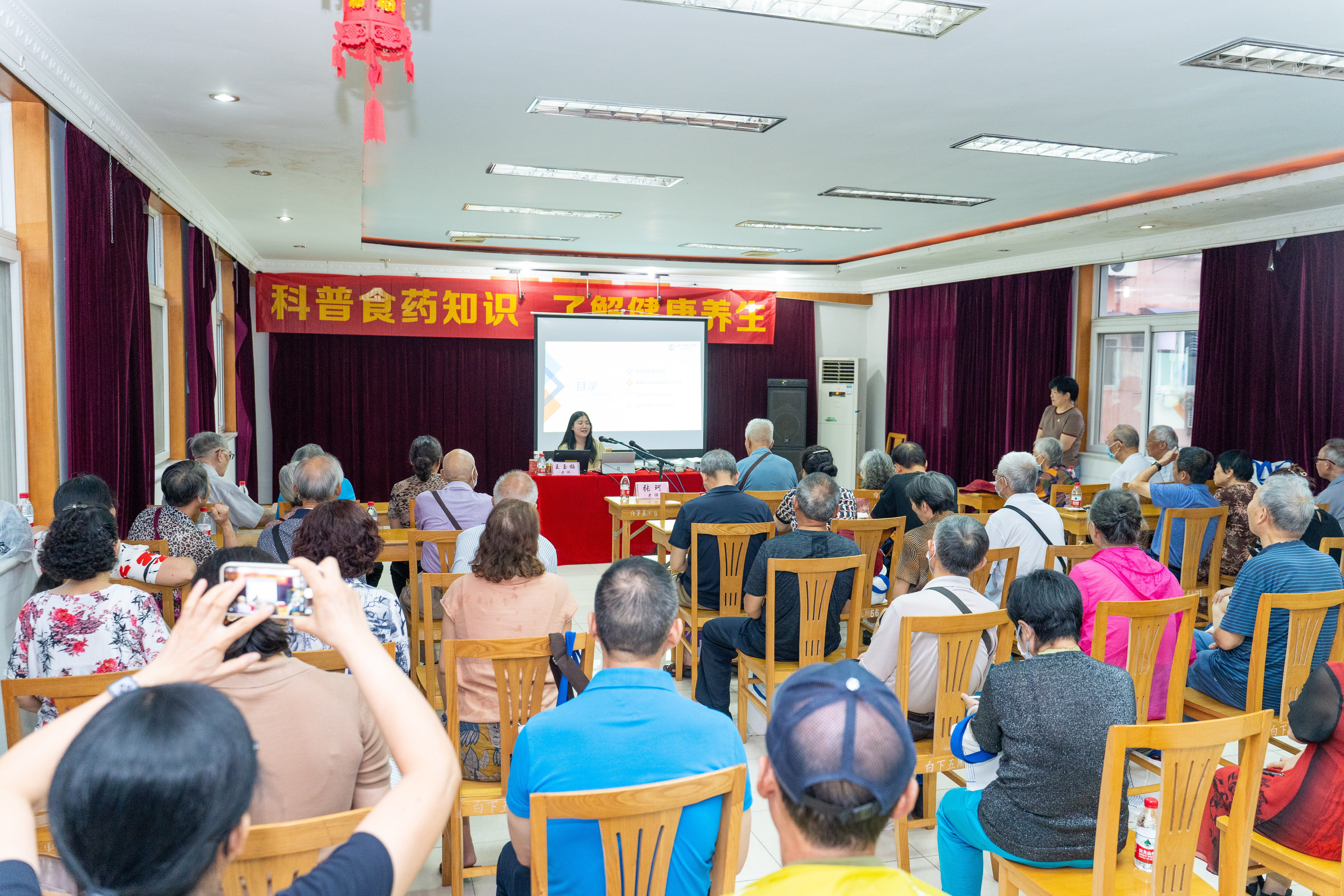 办公室——市食药检院赴秦淮区军队干休所开展食药安全进社区和食品抽检合格备份样品无偿捐赠活动（8.22）.JPG