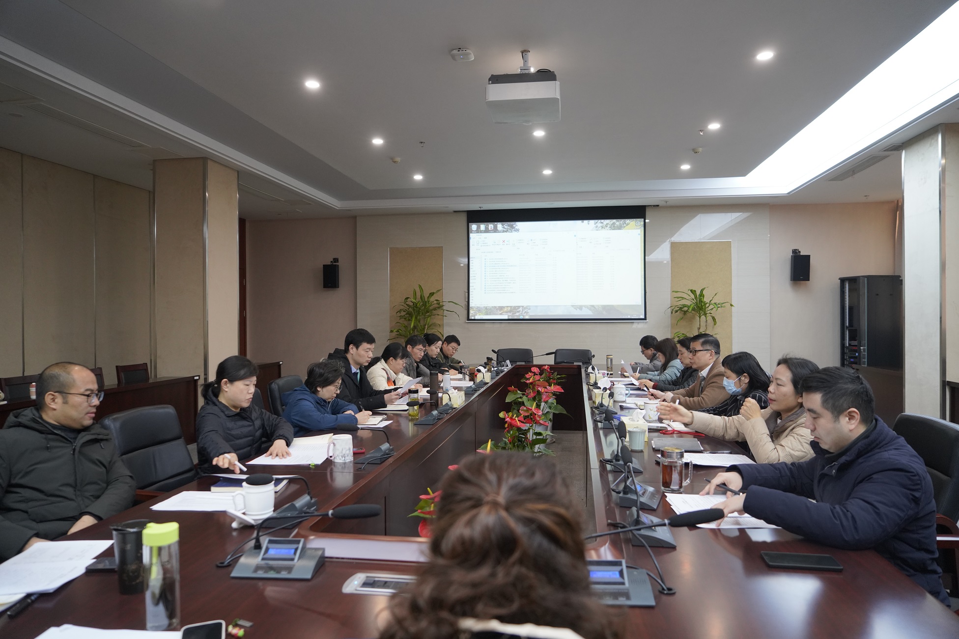 1-2办公室——市食药检院召开2024年度科室全年工作目标暨党风廉政目标完成情况汇报考核会（1.6）.JPG