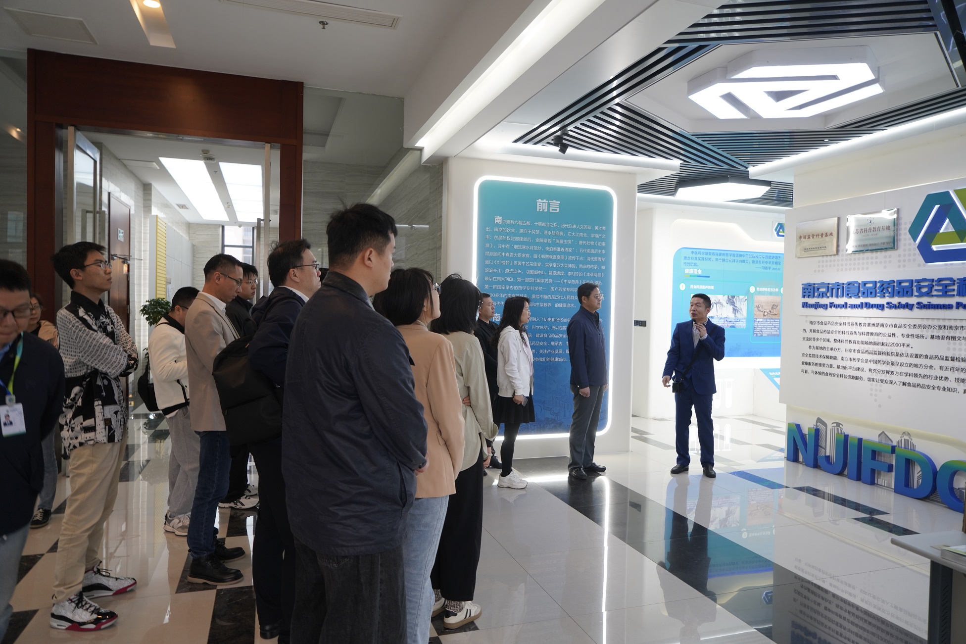 3-18办公室——苏州工业园区娄葑街道培训班赴市食药检院参观学习（3.31）.JPG