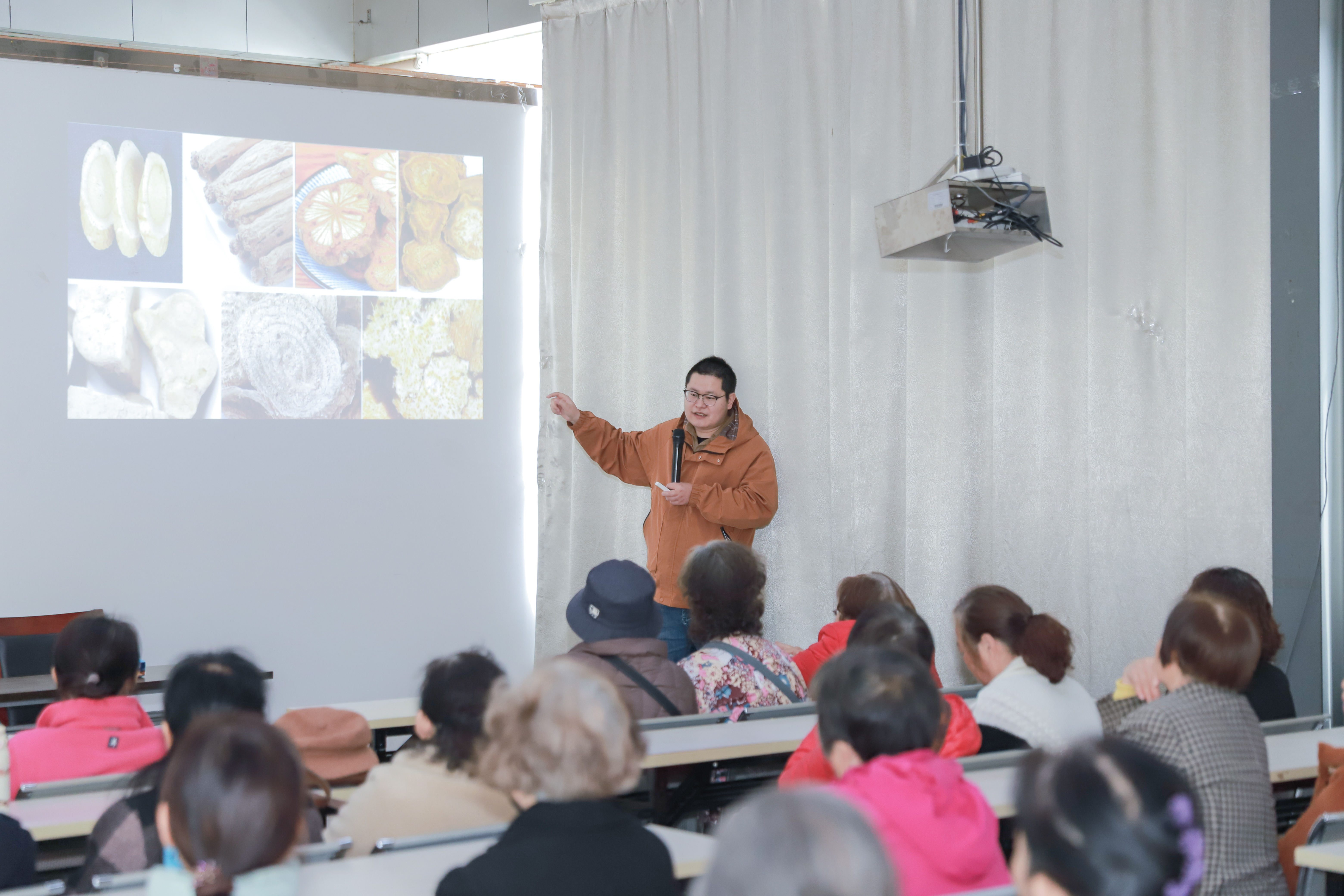3-19办公室——市食药检院开展“宁市监·您身边”药品安全进社区活动（3.31）.jpg