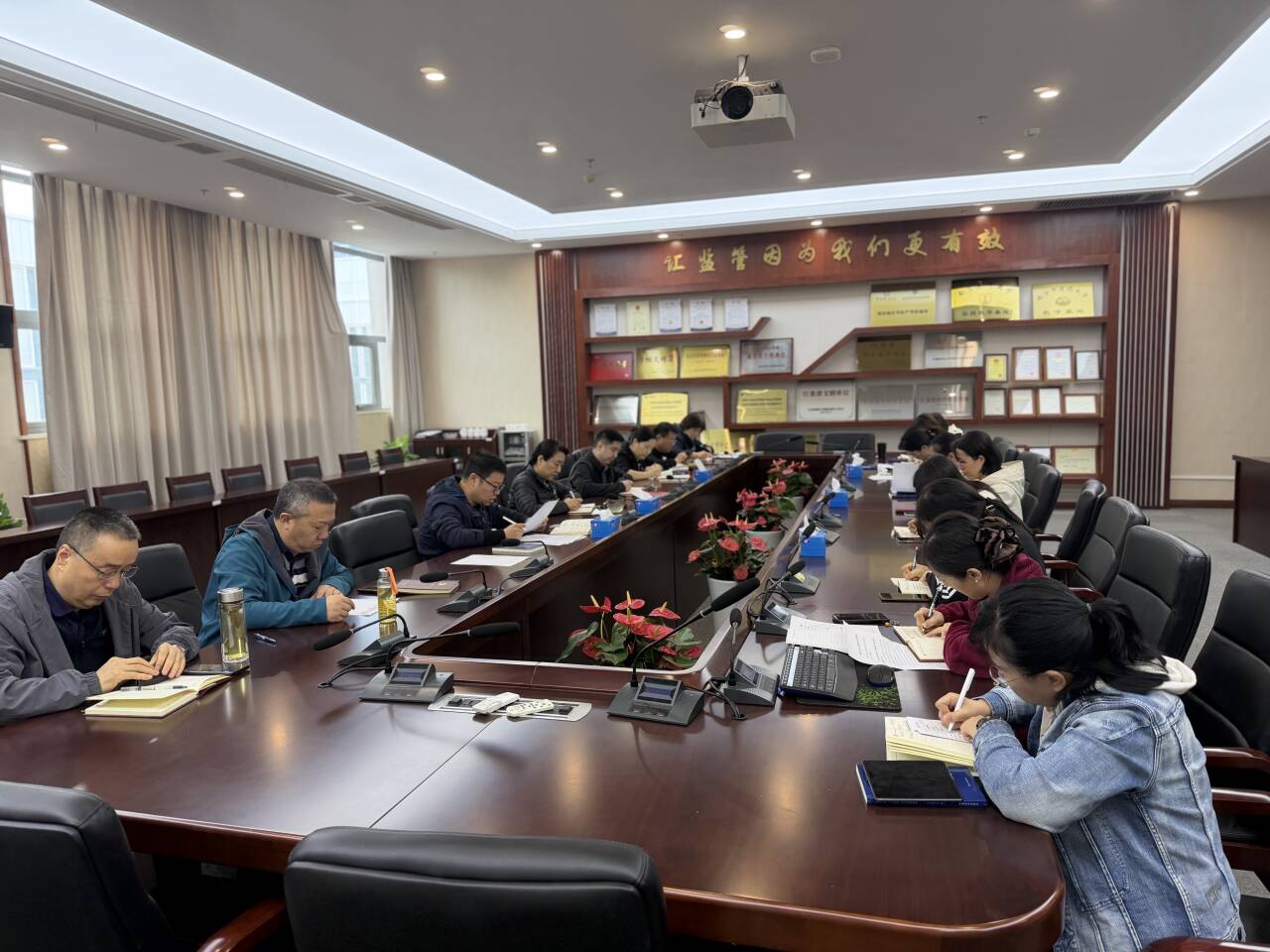 1762412923187866.jpg 11-2人事科(党建监察室)——市食药检院开展“坚持新发展理念 推动高质量发展”主题党日活动(11.6).jpg