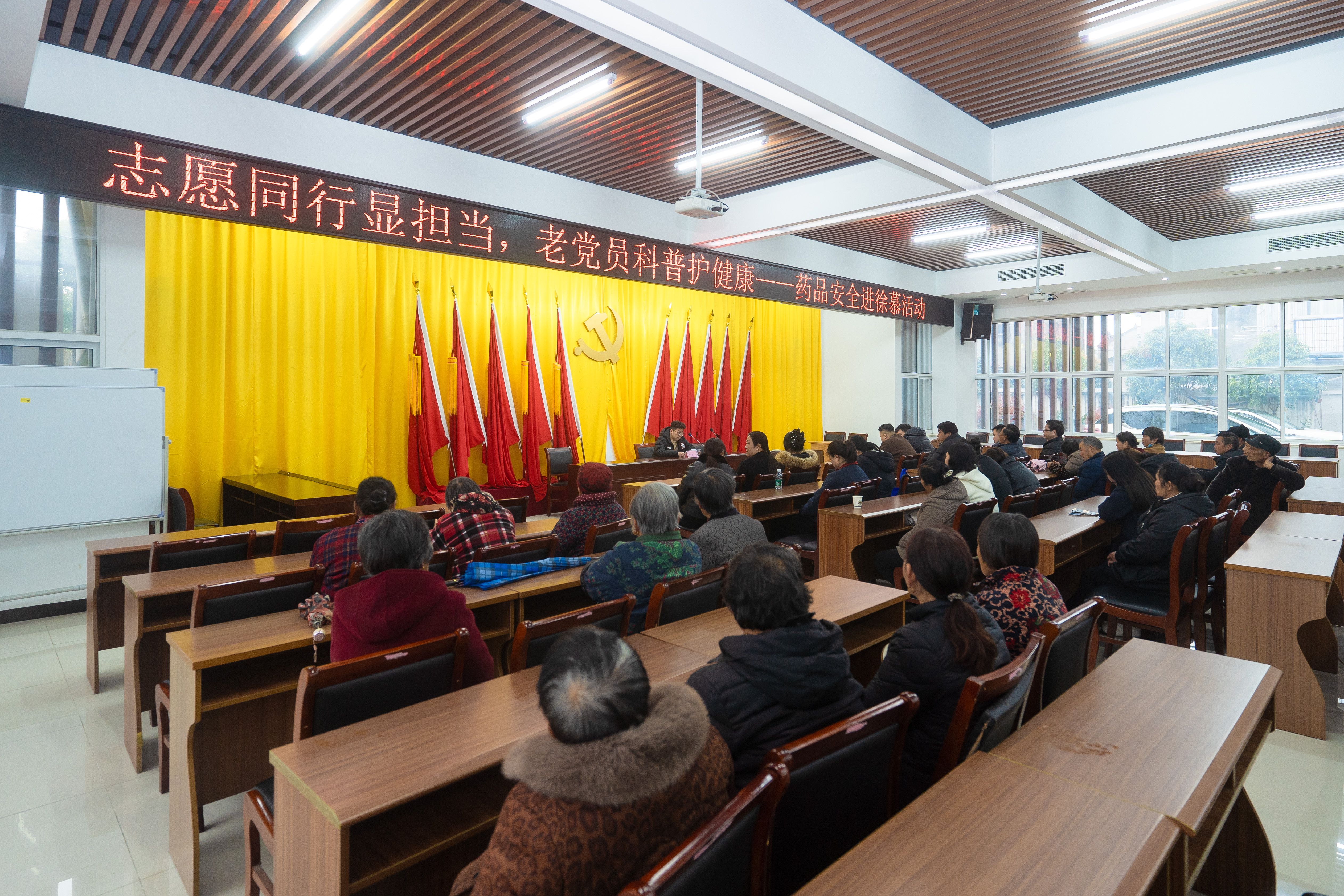 3-14办公室——市食药检院开展药品安全进社区服务活动（3.19）.jpg