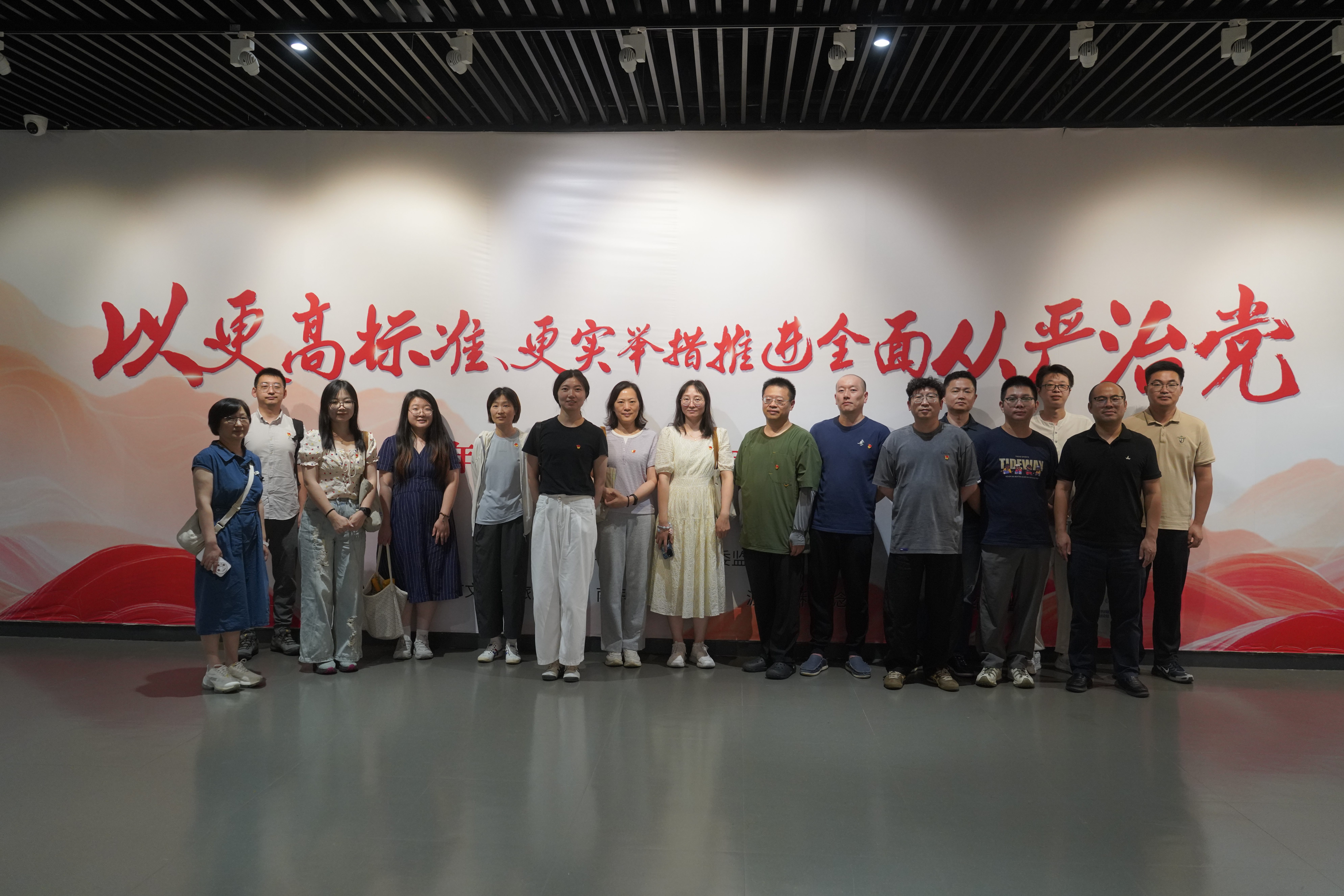 1787815025583721.jpg 8-10人事科(党建监察室)——市食药检院党总支组织党员干部参观警示教育展(8.27)(1).JPG